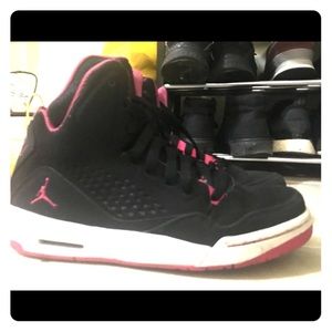 Kids basketball shoes